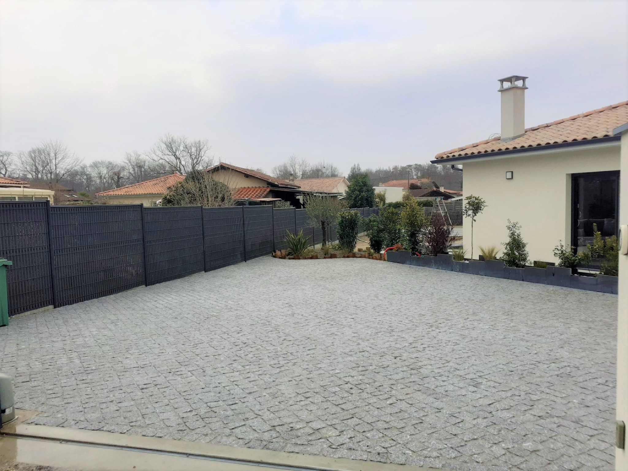 Réalisation de massif et parking granit à Gradignan