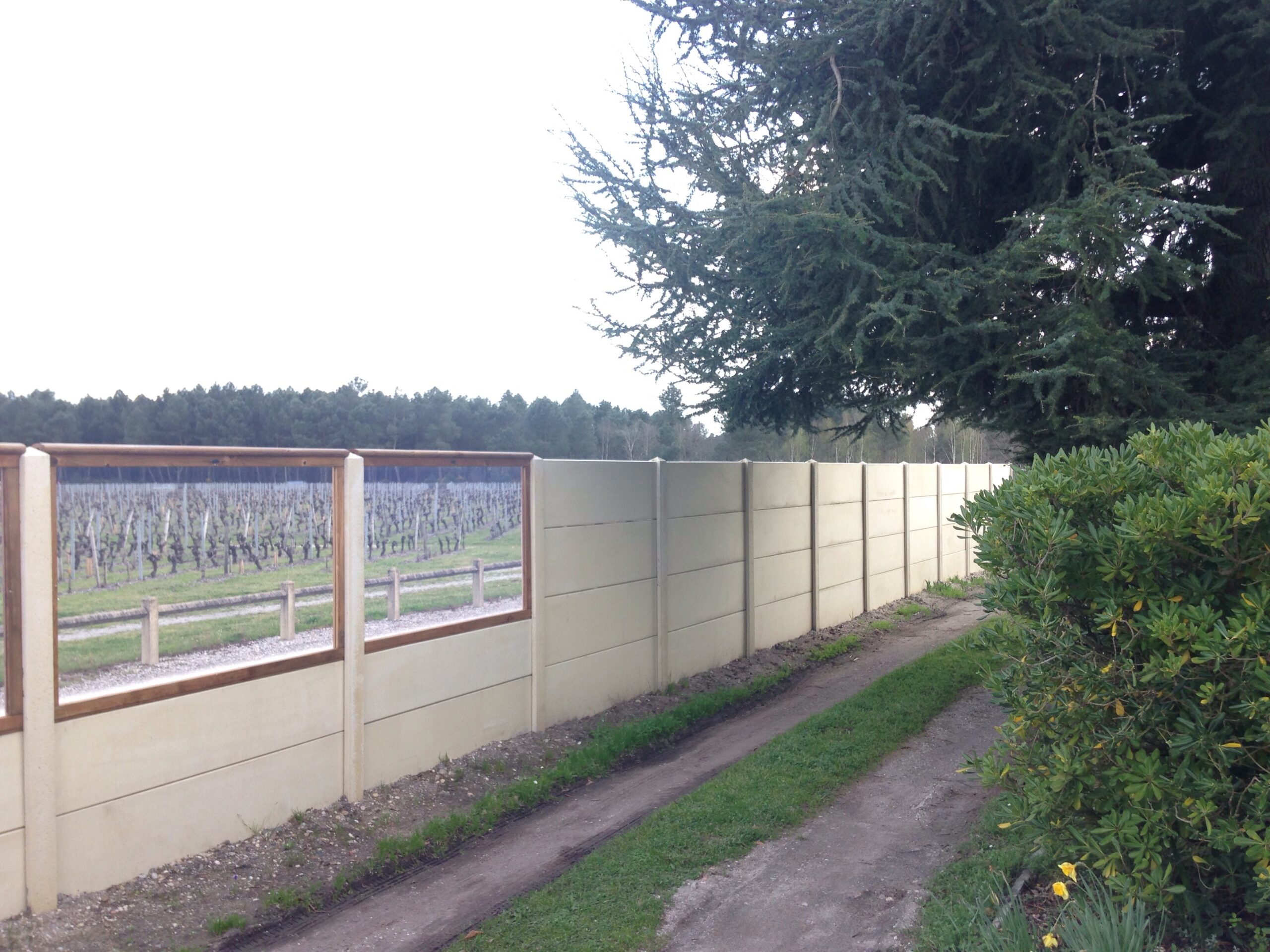 Pose de clôture en béton à Cestas