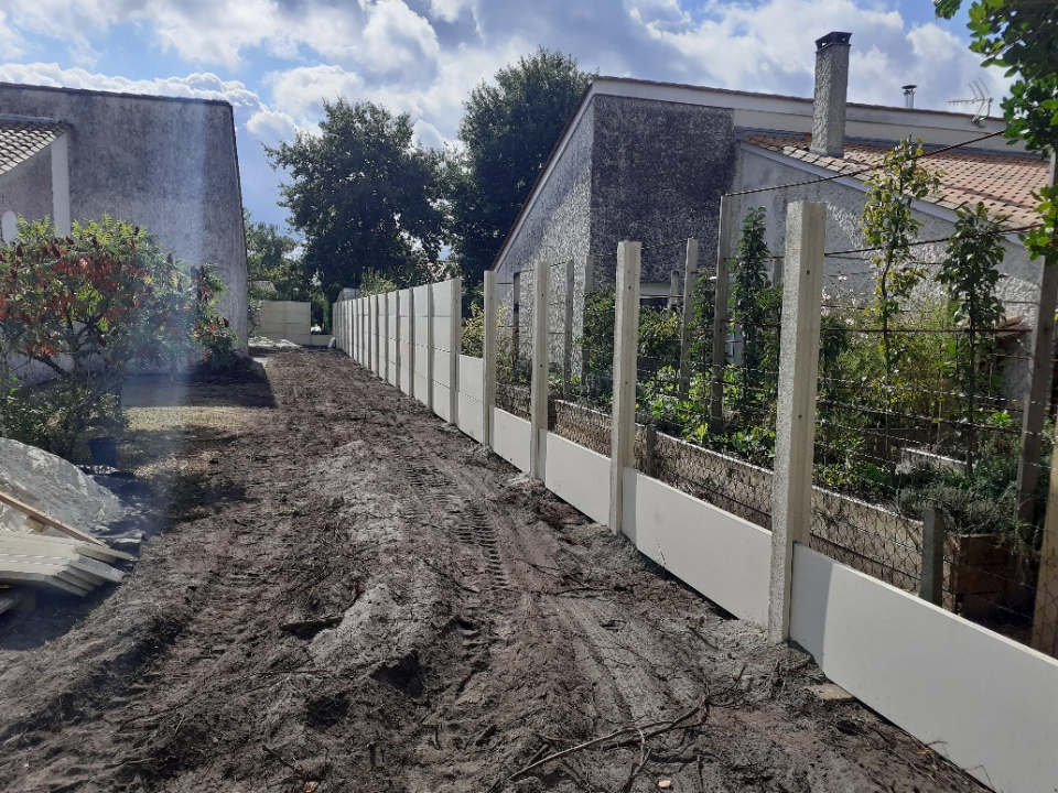 Pose de clôture en béton à Cestas
