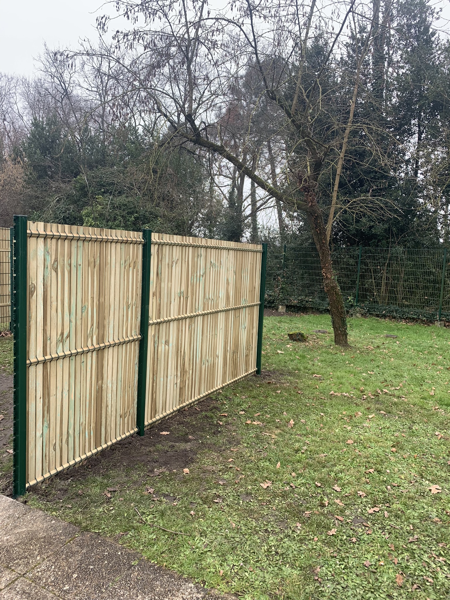 Pose de clôture en panneaux rigides en Gironde