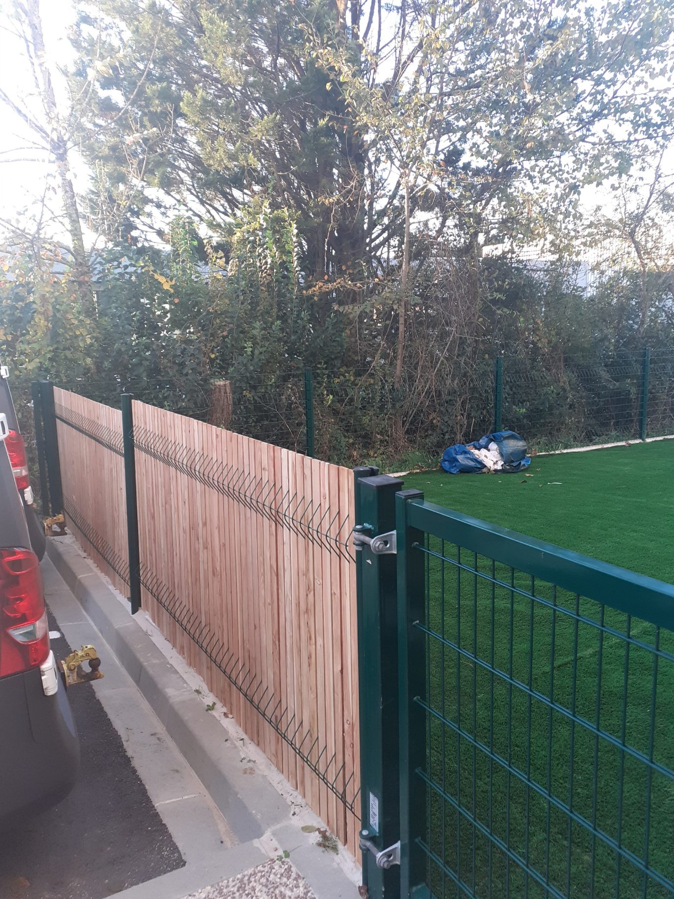 Pose de clôture en panneaux rigides en Gironde