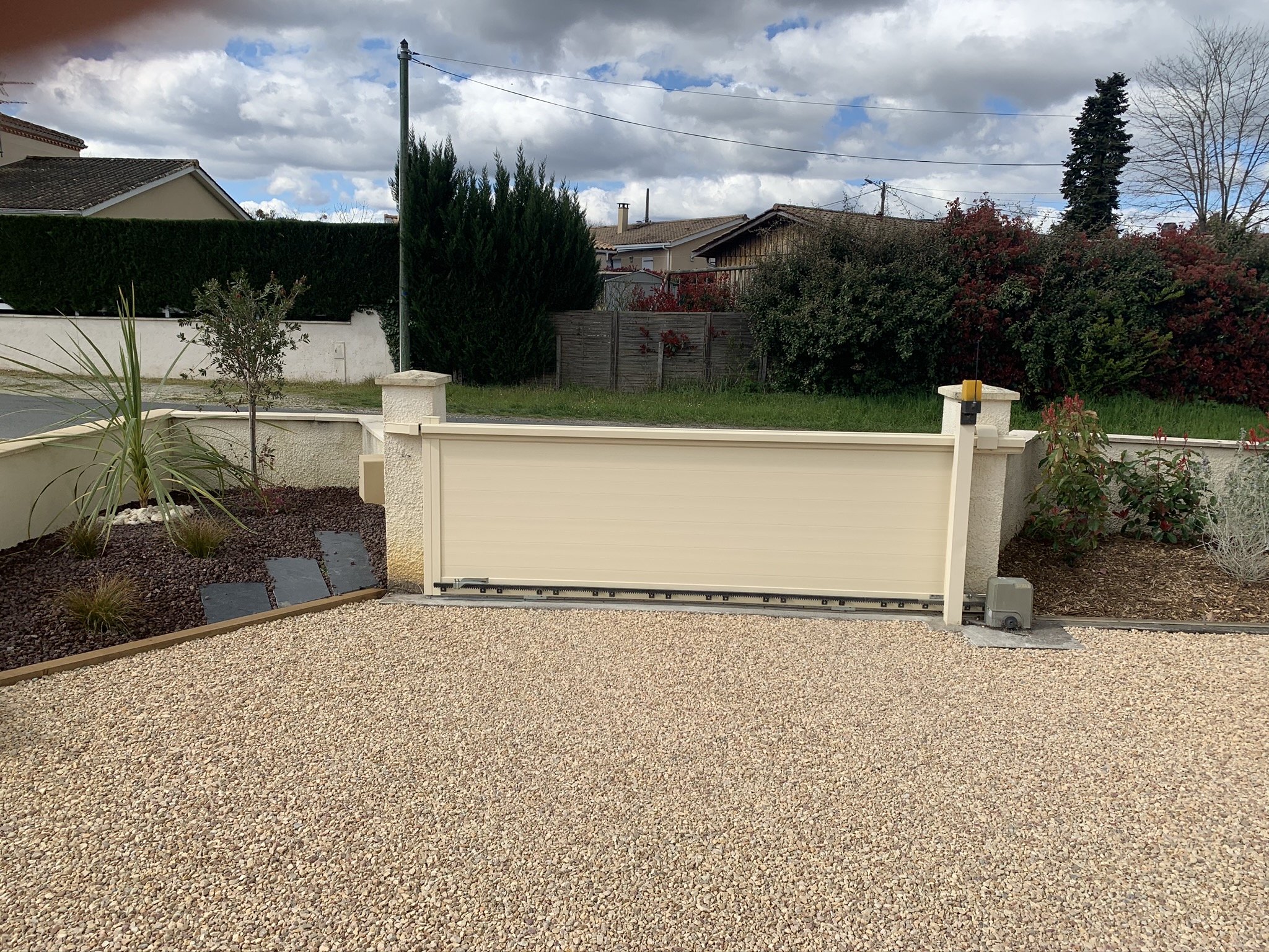 Pose de portail en aluminium en Gironde