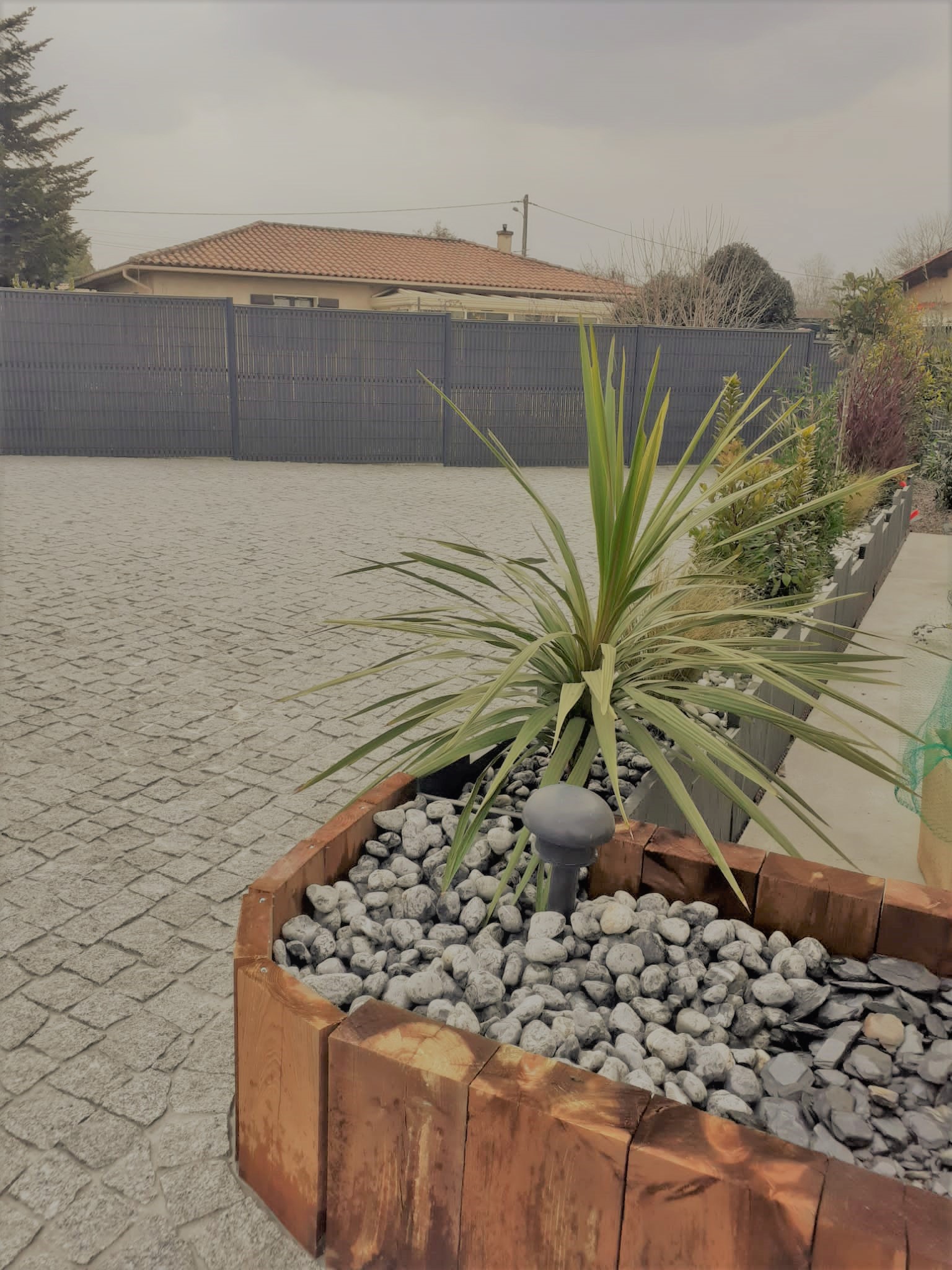 Réalisation de massif dalle ardoise bois autoclave classe IV