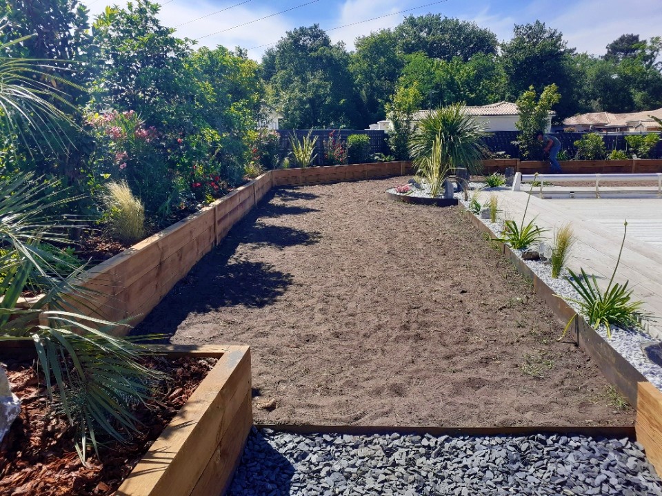 Aménagement de jardin pour cacher le vis-à-vis à Léognan